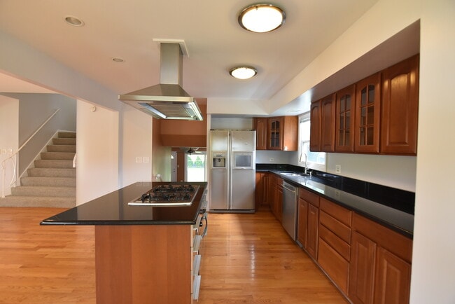 Building Photo - 1702 N Waterman Ave