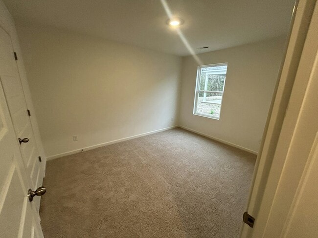 Building Photo - 309 Oakmont Cir