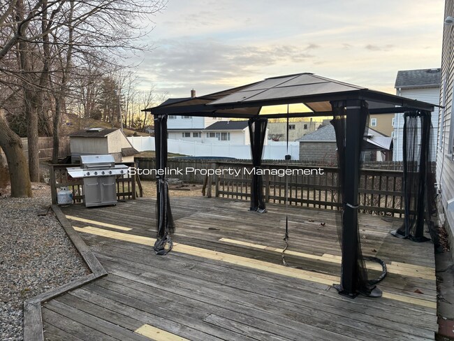 Building Photo - 27 Ferncliff Ave