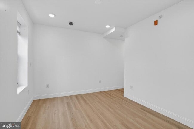 Building Photo - 712 N American St