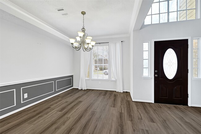 Building Photo - 16215 Cairngorm Ave