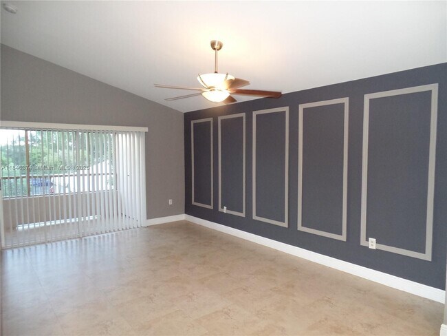 Building Photo - 2820 N Oakland Forest Dr