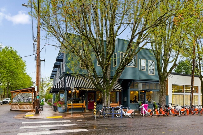 Building Photo - 2387 NW Thurman St