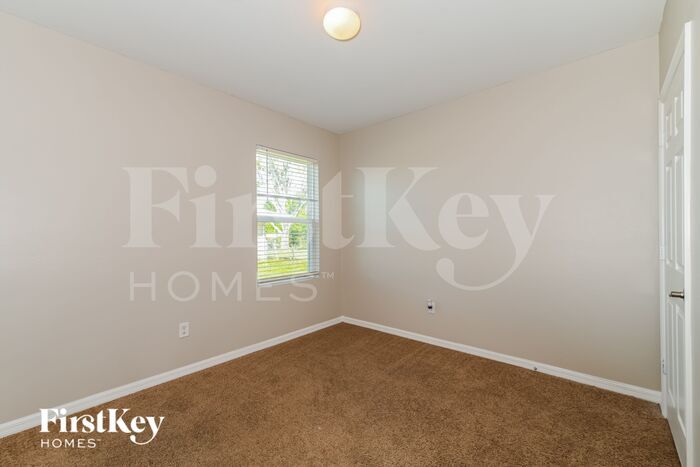 Building Photo - 933 SE 26th Terrace