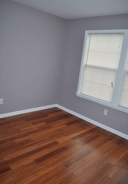 Building Photo - 302 Trinity Ct