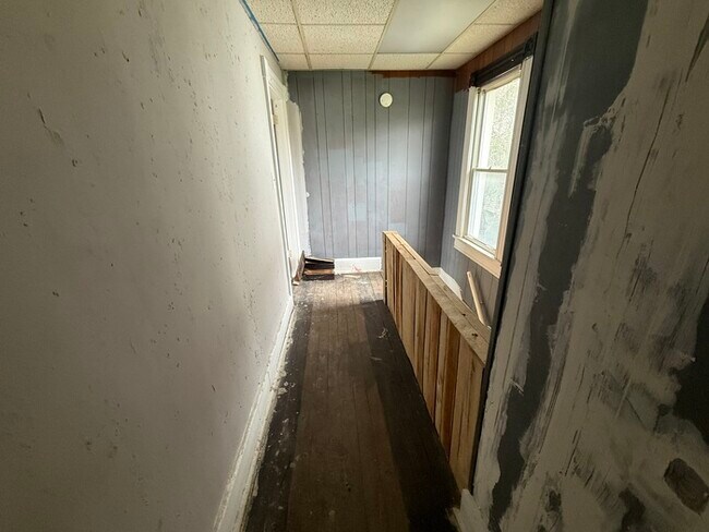 Building Photo - 659 Fisher Hill St