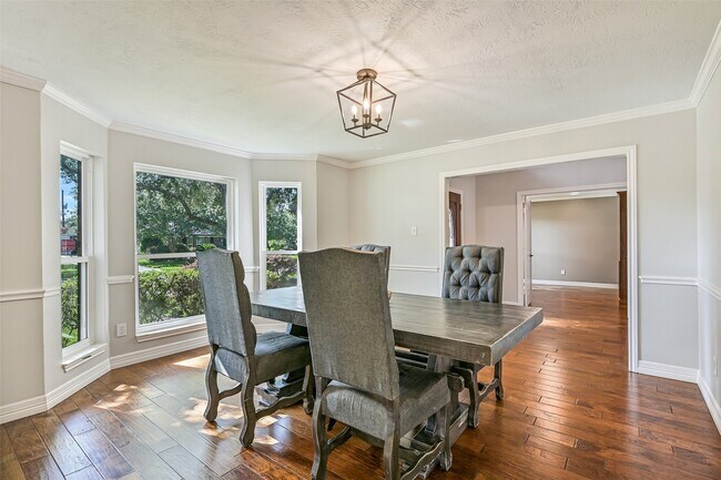Building Photo - 513 Meadow Bend Dr