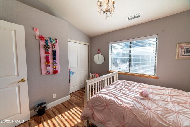 Building Photo - Westside 4 Bed, 2.5 Bath House with A/C & 2-Car Garage Near NAU & CCC! Students & Pets OK! Aug 10th!