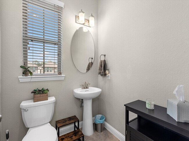 Building Photo - 1762 Sierra Crest Dr