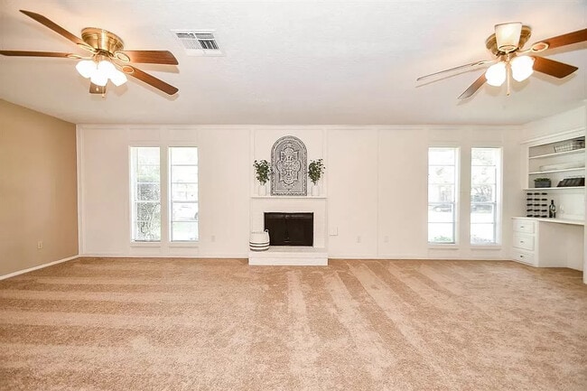 Building Photo - 10807 Sugar Hill Dr