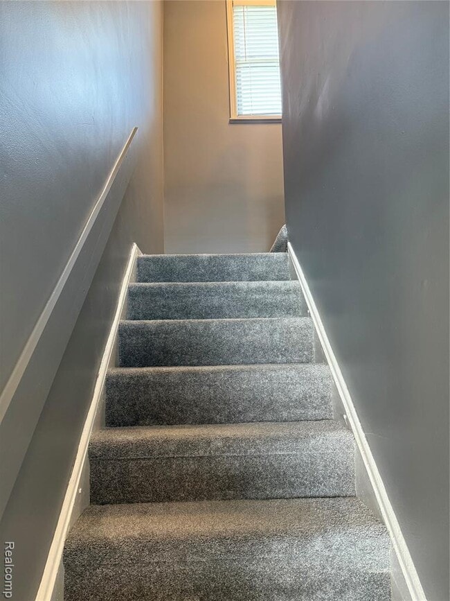 Building Photo - 2729 Kipling Ave