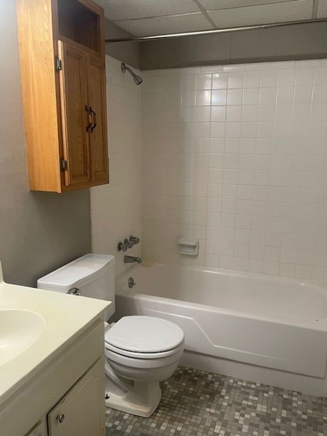 Building Photo - Convenience in Winston-Salem