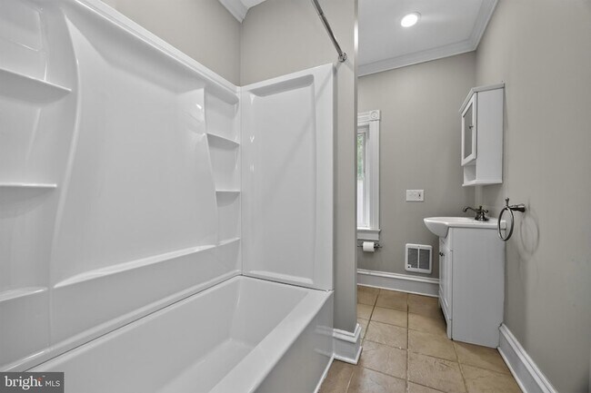 Building Photo - 855 N Pleasantview Rd