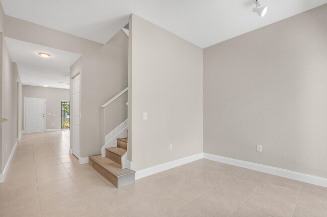 Building Photo - 2802 Sarento Pl