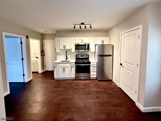 Building Photo - 196 Spring St