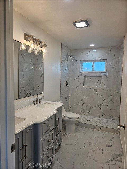 Building Photo - 2641 Valley View Ave