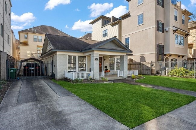 Building Photo - 511 Peden St