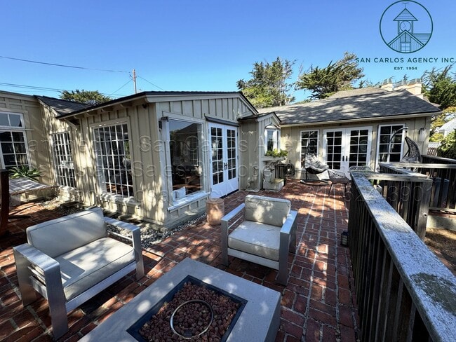 Building Photo - 3 Bed / 2 Bath Charming Carmel Point Home