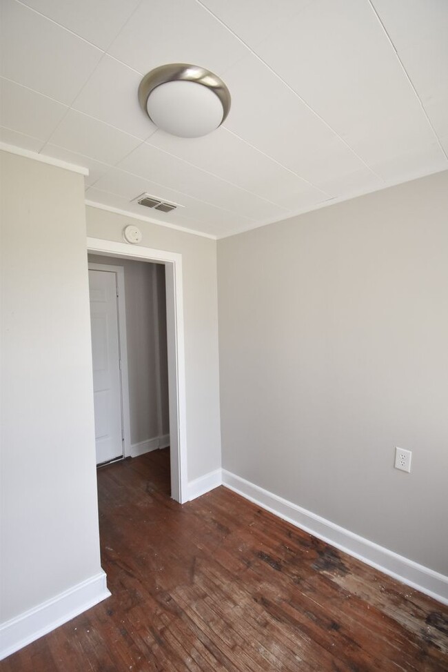 Building Photo - 2 Bedroom 1 Bath On Acreage in Lindale ISD!