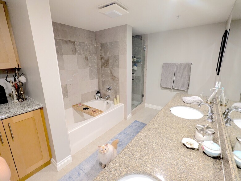 Primary Bathroom - 7100 Alvern St