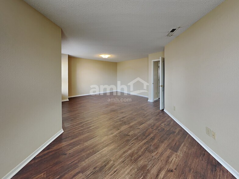 Building Photo - 6768 W Littleton Dr