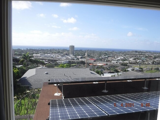 Building Photo - Kahala Hts Cottage 2 / 1 / garage