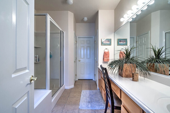 Building Photo - Fully Furnished Home. All utilities includ...