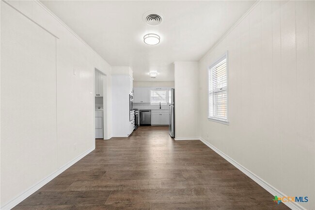 Building Photo - 3017 Oaklawn Dr