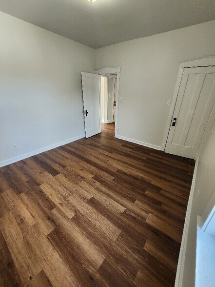 Building Photo - 11033 S Vernon Ave