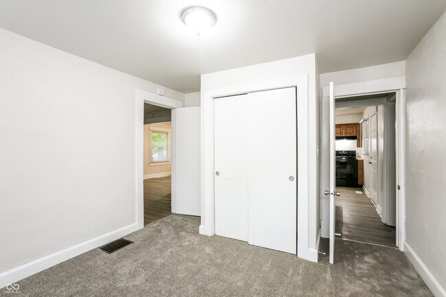 Building Photo - 935 N Gibson Ave