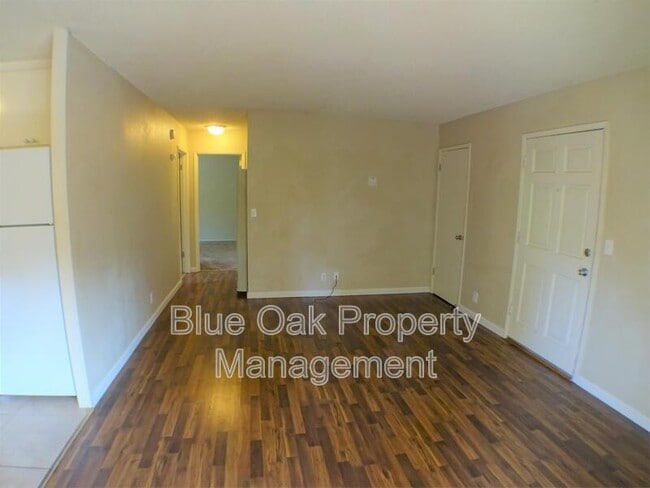 Building Photo - 346 Hickory St