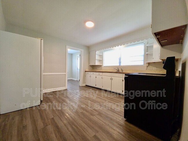 Building Photo - 113 Cummins Dr