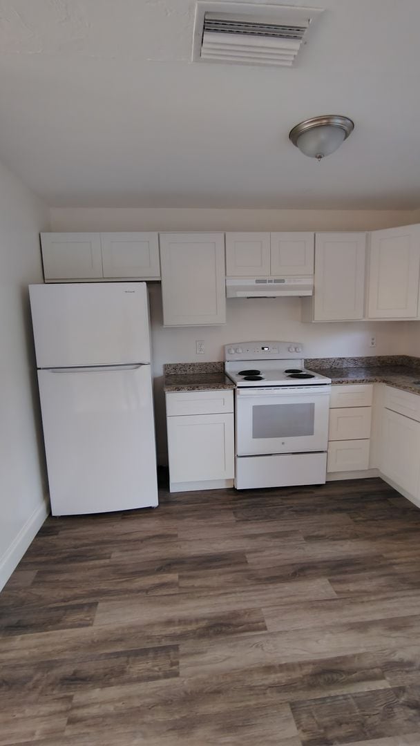 Building Photo - Beautiful home!