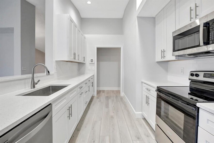 Building Photo - 5200 NW 66th Ave