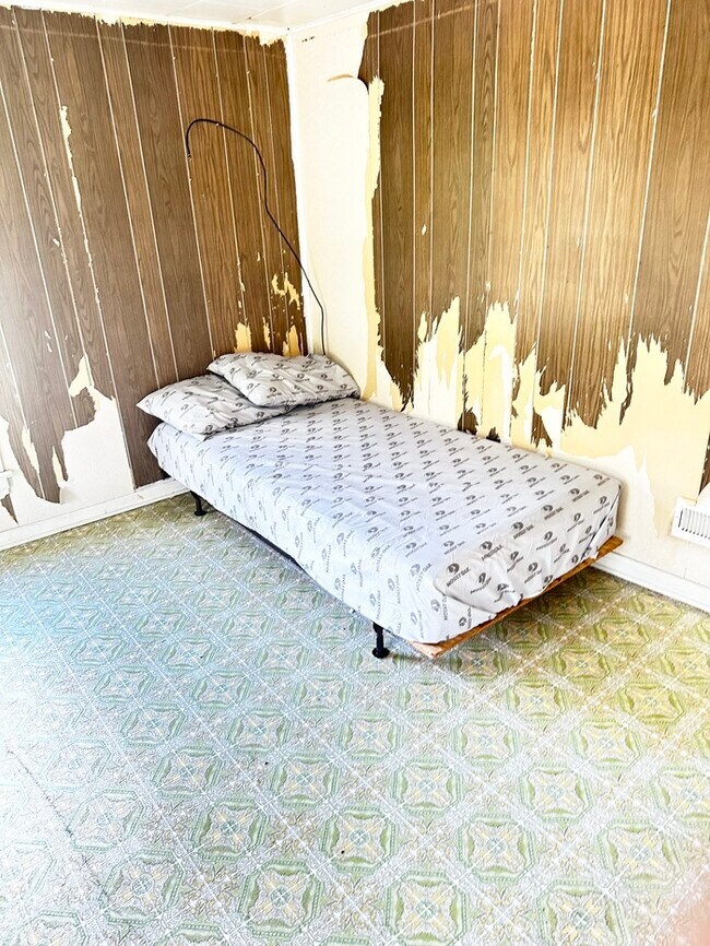 Building Photo - 118 Ripshin Rd