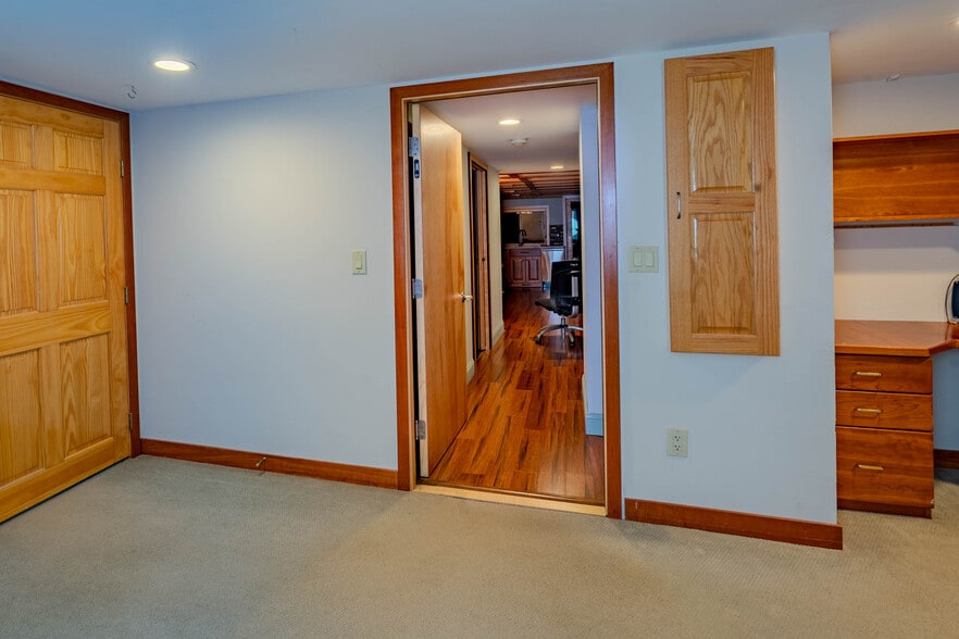 Building Photo - 215 Old Newtown Rd