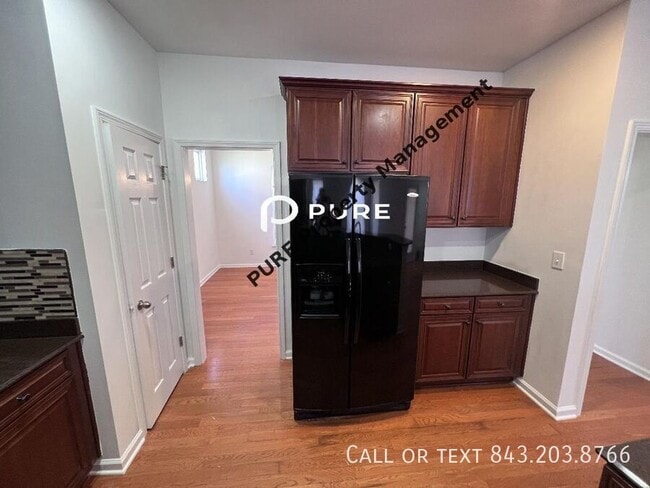 Building Photo - 153 Avonshire Dr