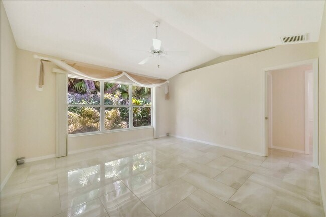 Building Photo - 3BR/2.5BA Private Pool Home | Chestnut Creek Community in Venice