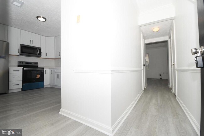 Building Photo - 8635 Union Pl