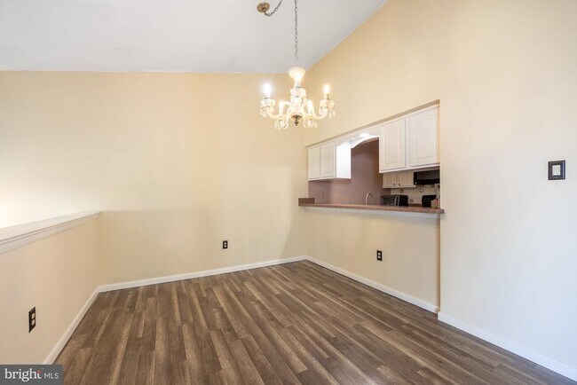 Building Photo - 85 Pinewood Dr