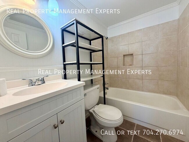 Building Photo - 4 Hickory St SW