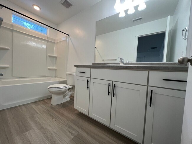 Building Photo - 3 Bd/2 Ba Townhouse in Herriman