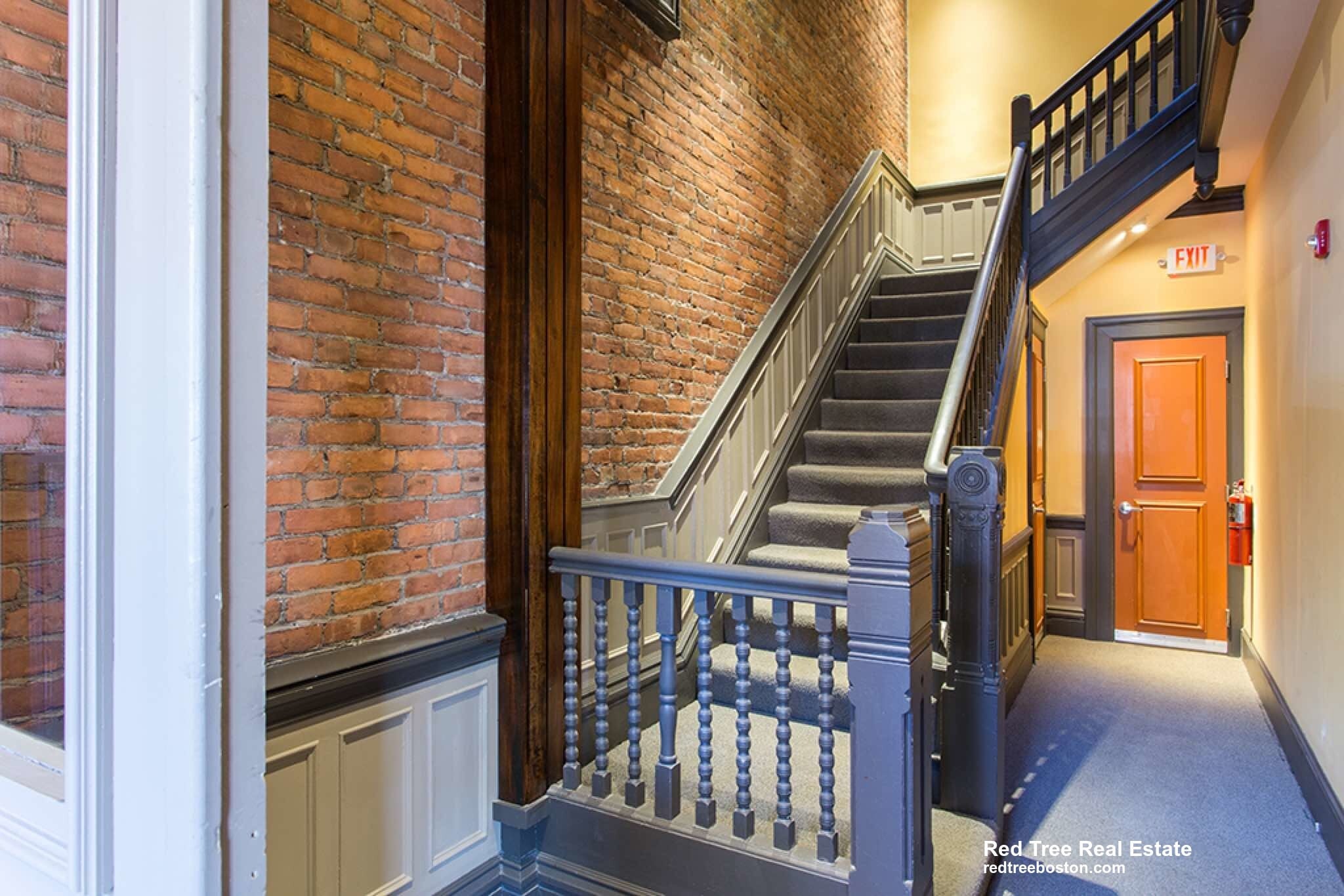 Building Photo - 270 Newbury St