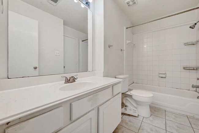 Building Photo - 15903 Timber Chase Dr