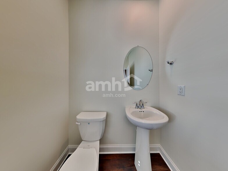 Building Photo - 110 Pecan Dr