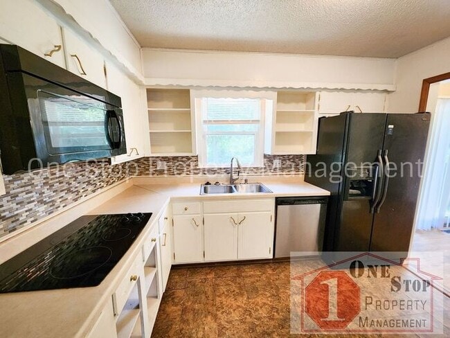 Building Photo - Beautiful 3 Bedroom 2.5 Bathroom Home in R...