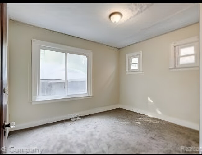 Building Photo - 2671 Glendale Ave