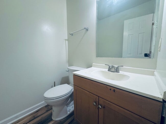 Building Photo - 1ST MONTH RENT HALF OFF