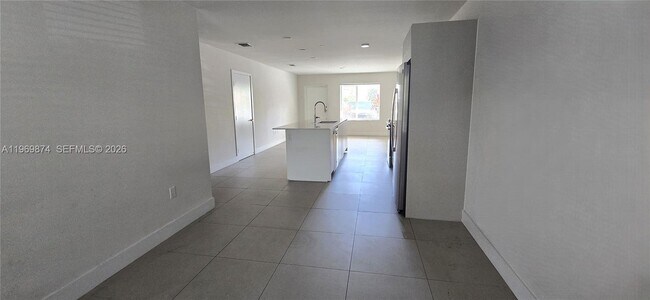 Building Photo - 2535 NE 193rd St