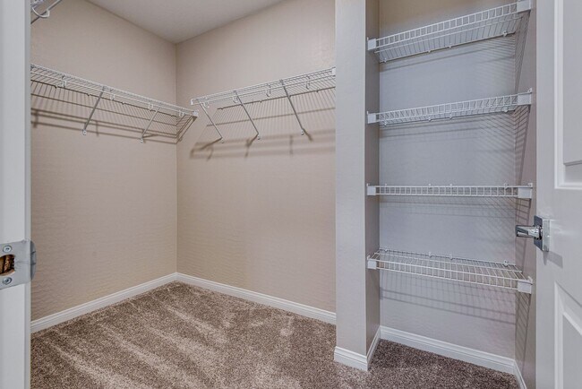 Building Photo - Single family home in ideal Summerlin location with open great room style kitchen and living area.